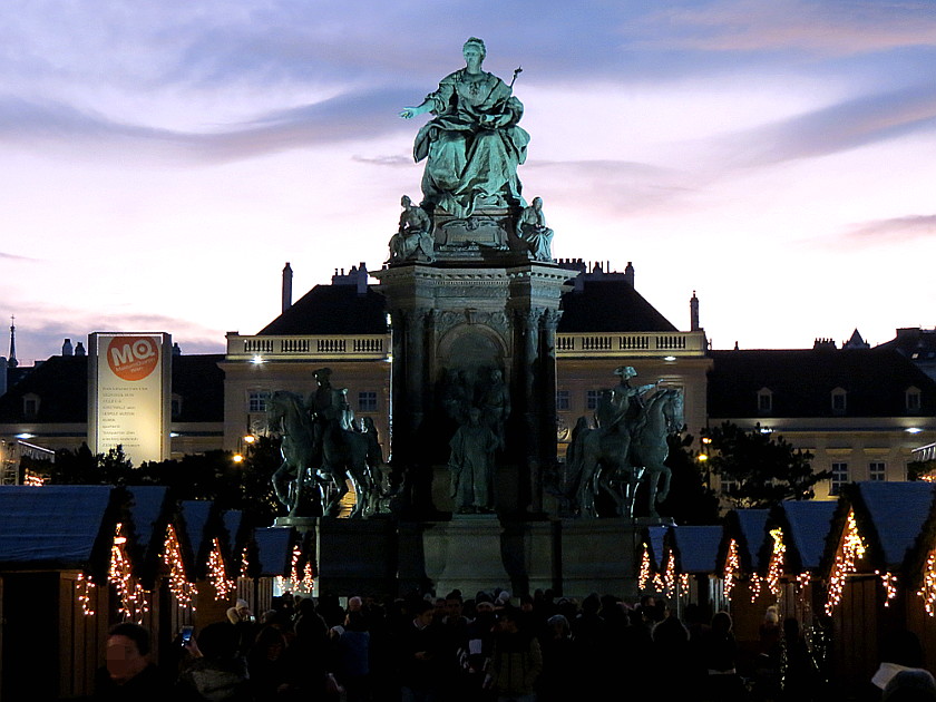 Das Weihnachtsdorf am Maria-Theresien-Platz in Wien ...