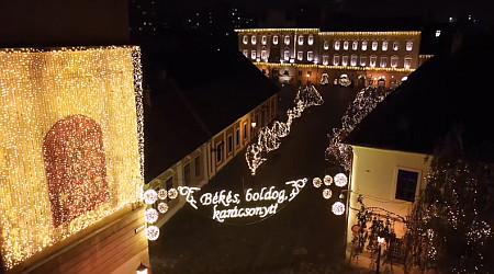Video von der Gestaltung des weihnachtlichen Fő tér 2020 in Budapest ...