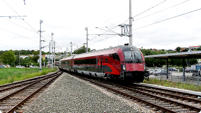 Während der Sommerferien gab es an Samstagen und Sonntagen jeweils zwei ÖBB-Railjet-Zugpaare zwischen Salzburg und Neusiedl am See