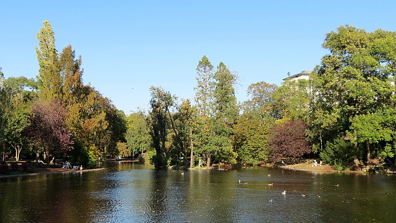 Stadtparkteich im Wiener Stadtpark im Herbst ...