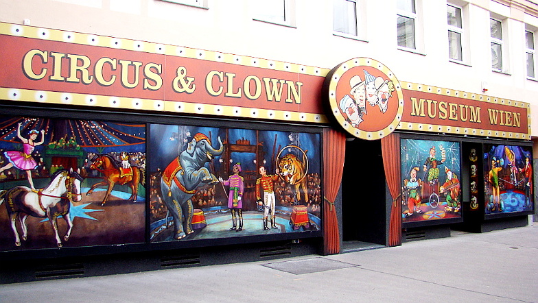 Eingangsportal zum Circus- & Clownmuseum Wien, Ilgplatz 7