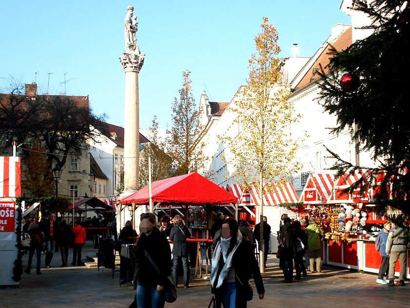 Weihnachtsmarkt am Franziskanerplatz in Bratislava ...