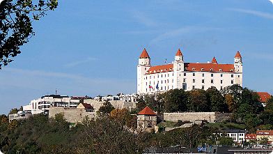 Burg und Parlament in Bratislava ...